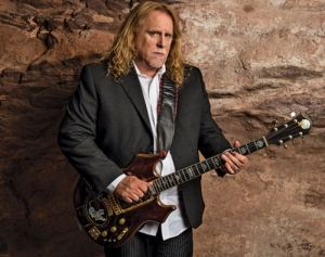 Warren Haynes of Gov't Mule playing Doug Irwin's "Tiger" guitar.