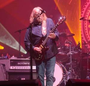 Warren Haynes of Gov't Mule playing Doug Irwin's "Wine Country" guitar.