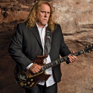 Warren Haynes of Gov't Mule playing Doug Irwin's "Tiger" guitar.